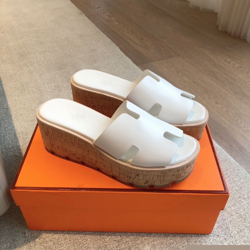 H**mes slippers